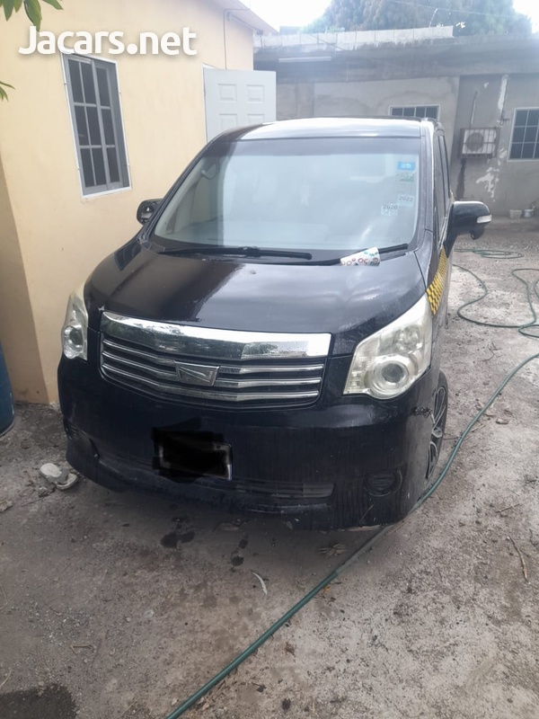Toyota Noah 2,0L 2012