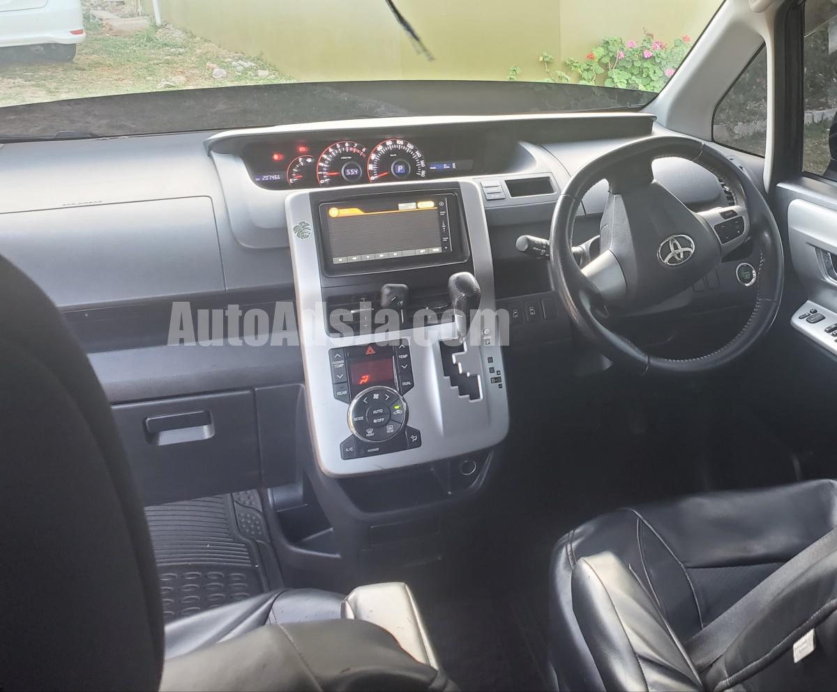 2011 Toyota Voxy
