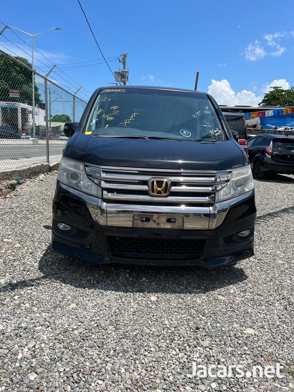 Honda Stepwgn 2,0L 2015