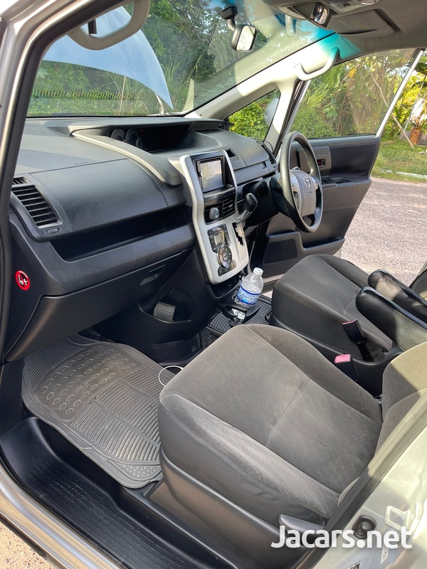 Toyota Noah 2,0L 2008