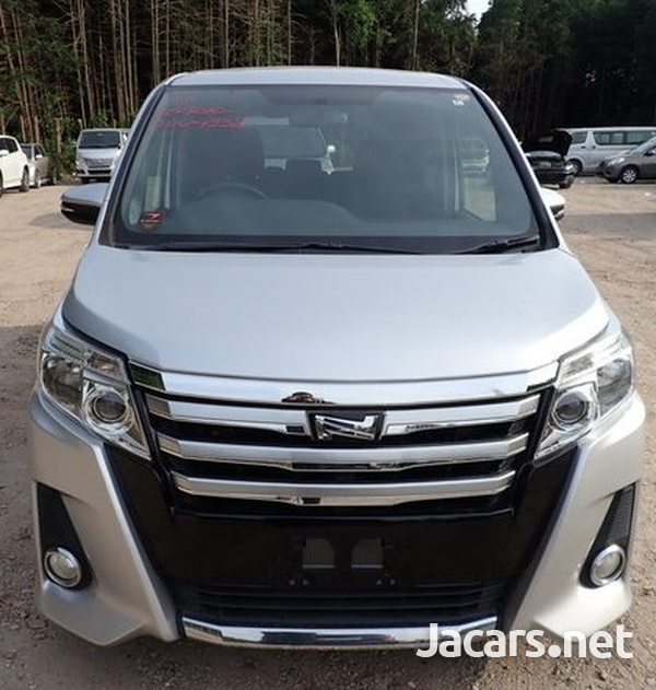 Toyota Voxy 2,0L 2015