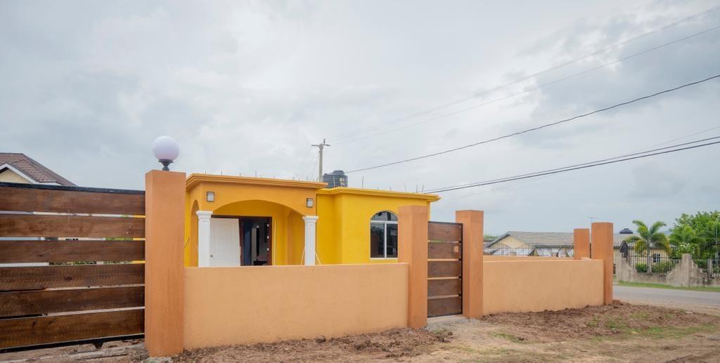 House for Sale   May Pen