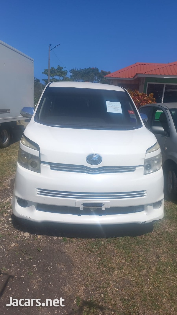 Toyota Voxy 1,8L 2010