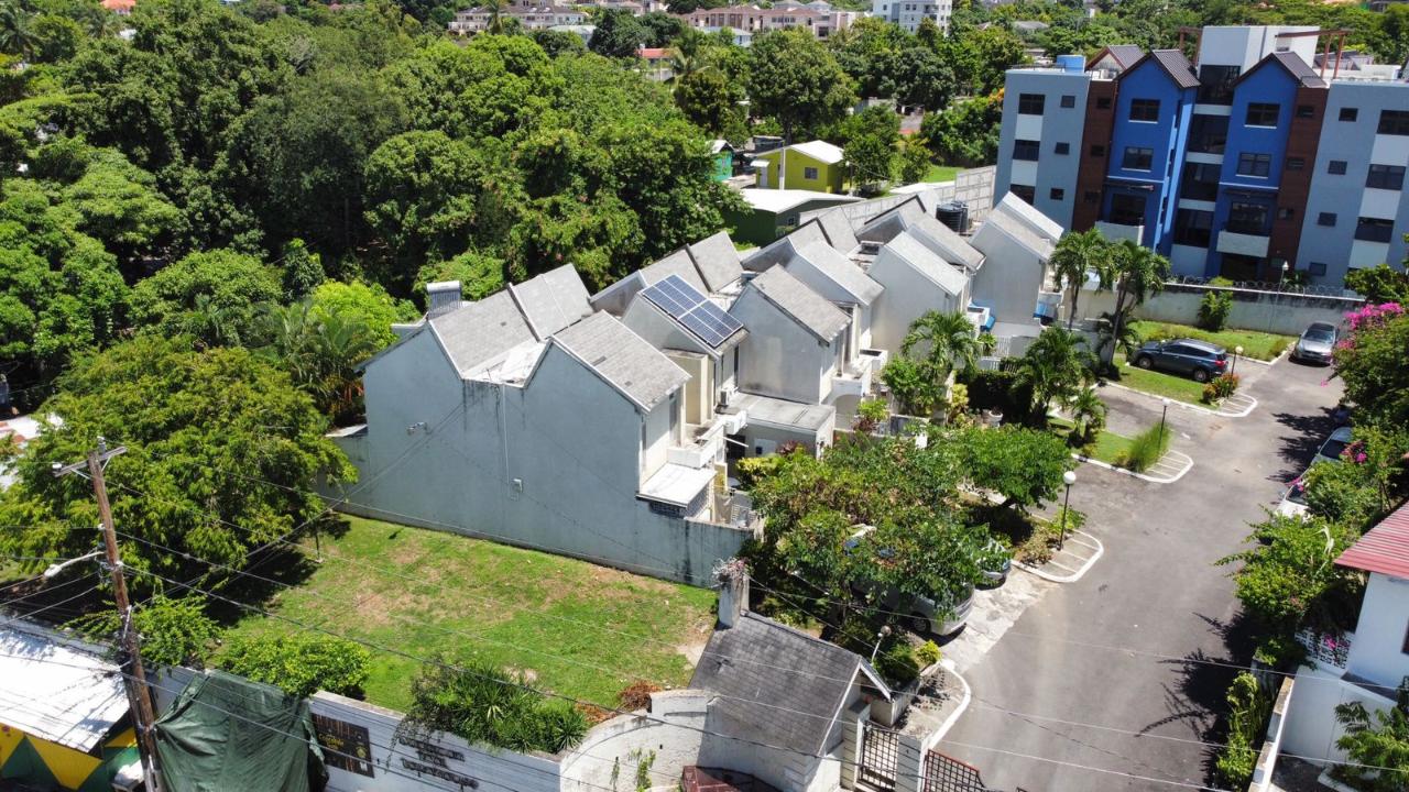 Townhouse for Sale   Kingston 6