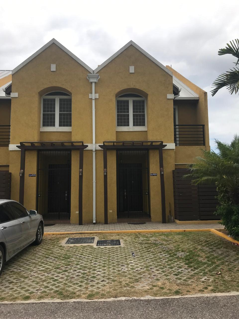 Townhouse for Rent   Kingston 10