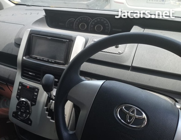 Toyota Noah 2,0L 2012