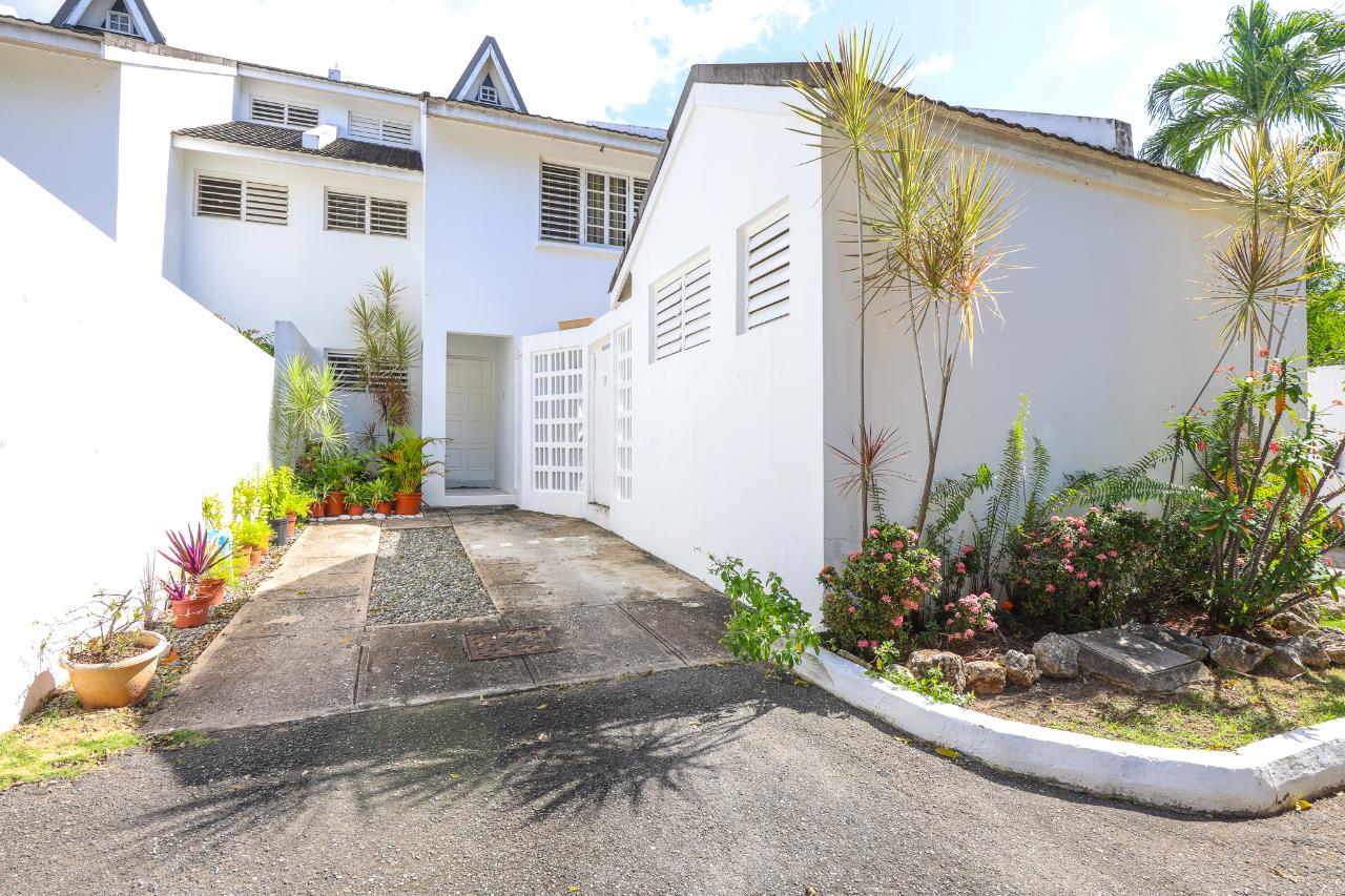 Townhouse for Sale   Kingston 8