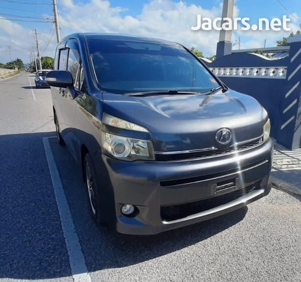 Toyota Noah 2,0L 2011