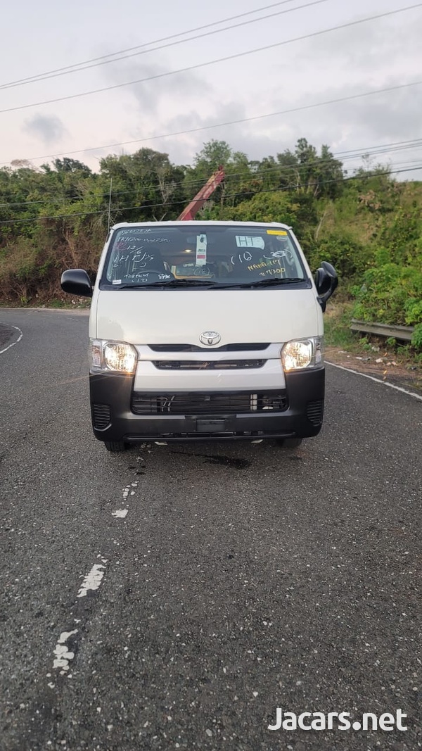 Toyota Regius 2,5L 2015