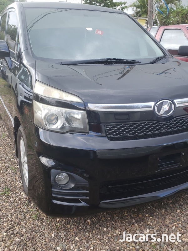 Toyota Voxy 2,0L 2010