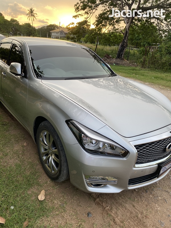 Nissan Fuga 2,5L 2015