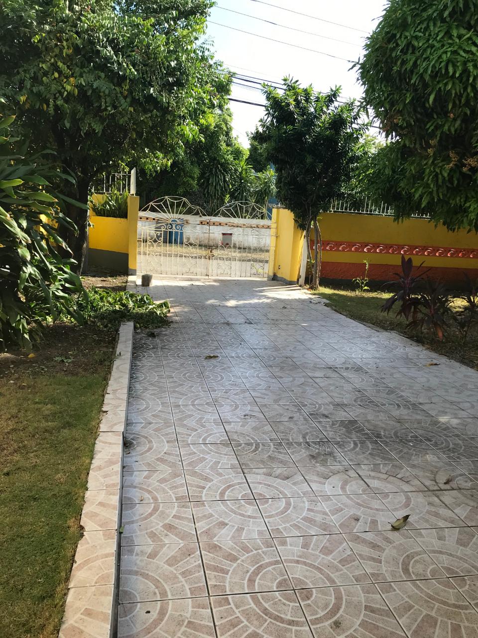 House for Sale   Kingston 20