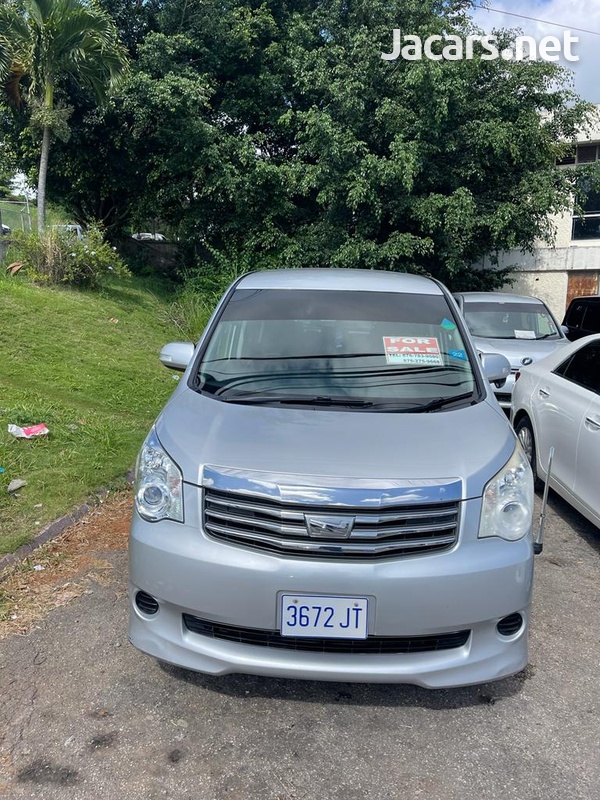 Toyota Noah 2,0L 2012