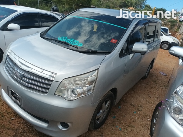 Toyota Noah 2,0L 2010