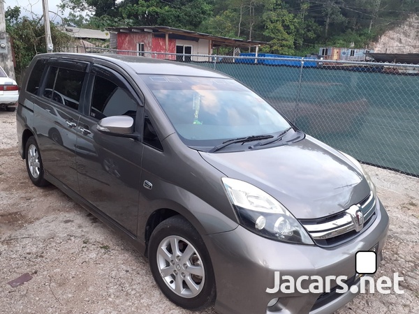 Toyota Isis 1,8L 2013