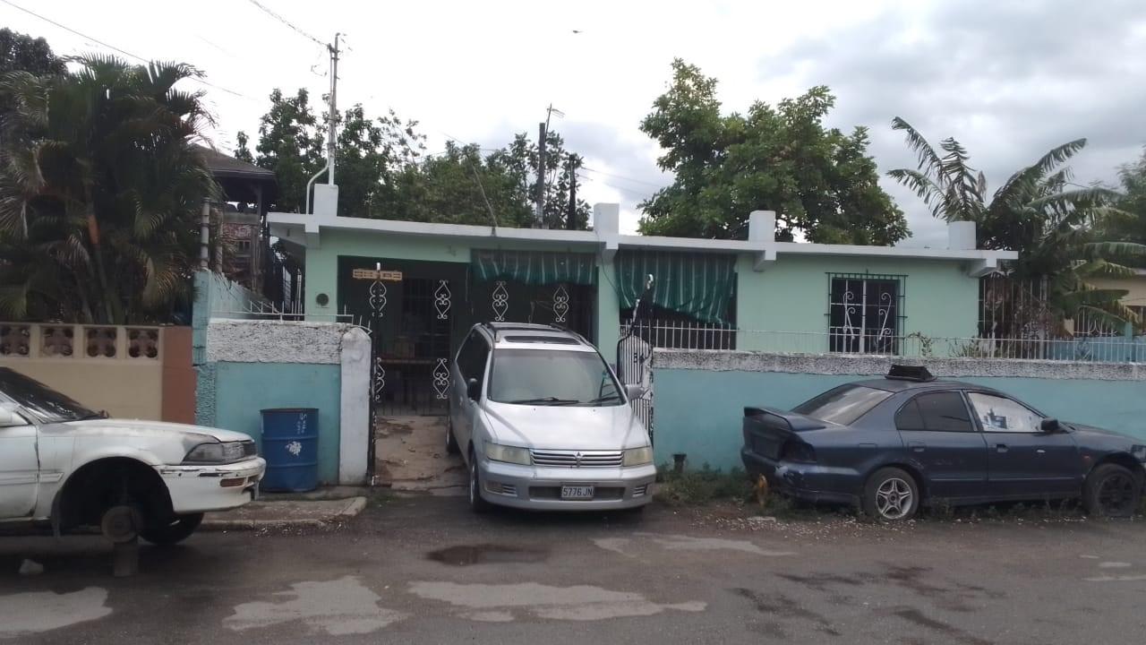 House for Sale   Kingston 20