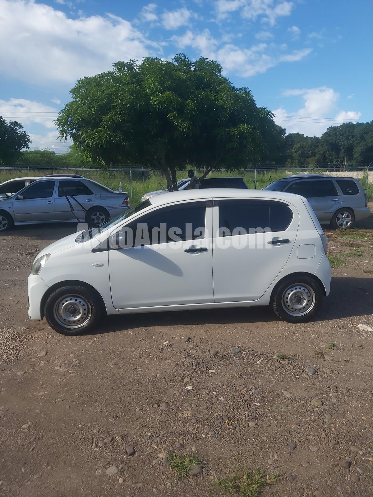 2013 Daihatsu Mira ES