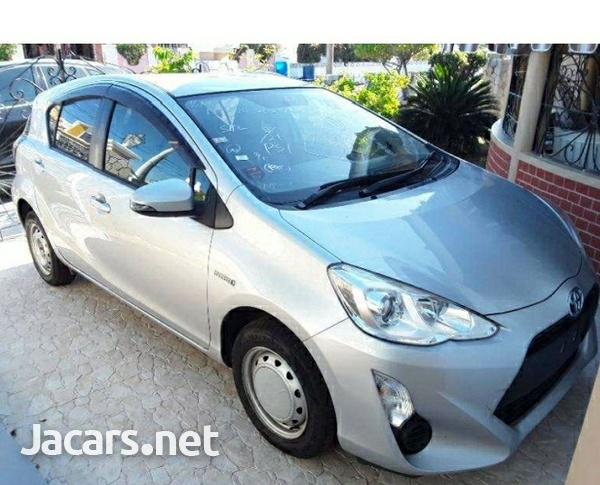 Toyota Aqua 1,5L 2015