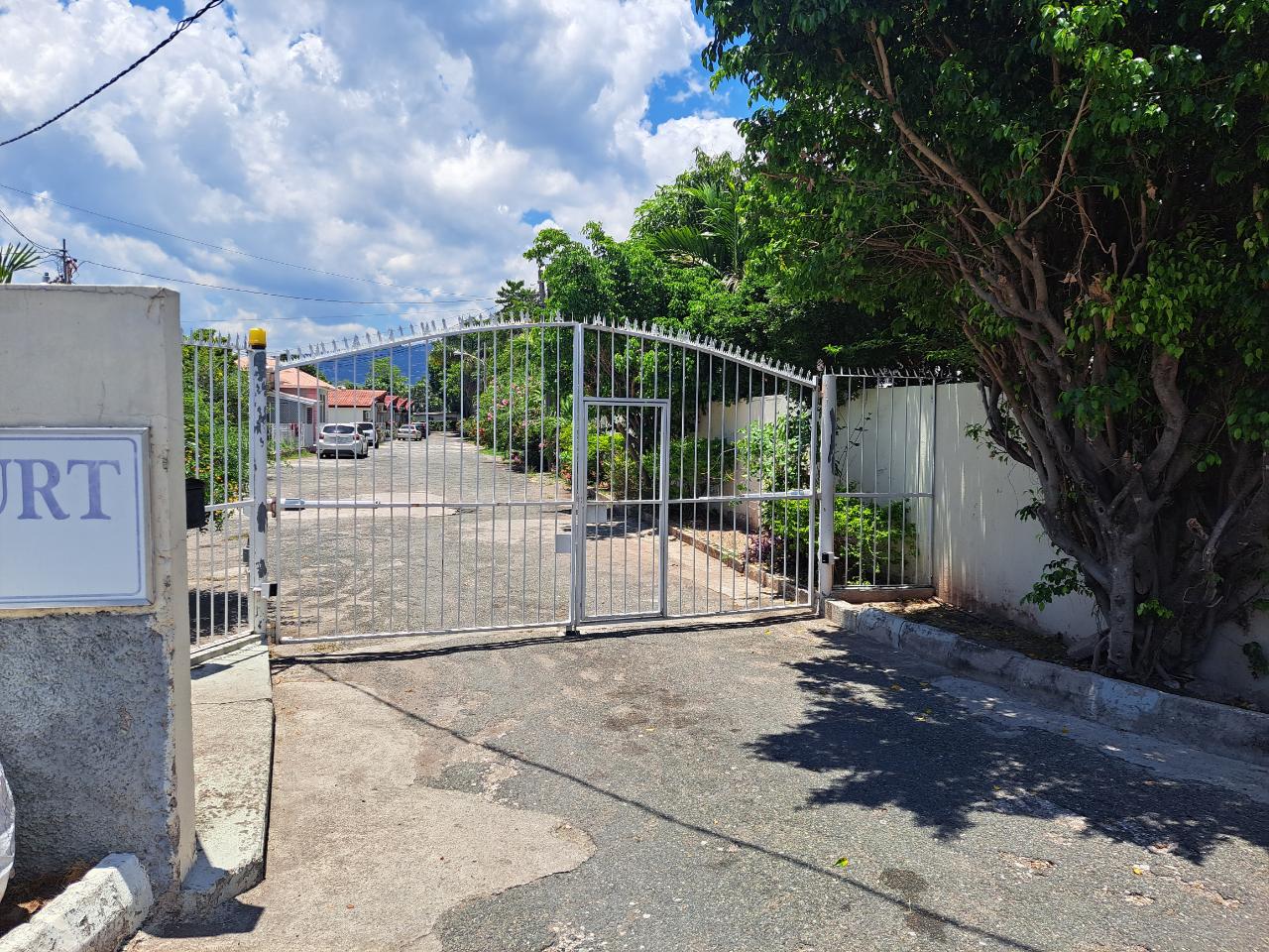 Townhouse for Sale   Kingston 10