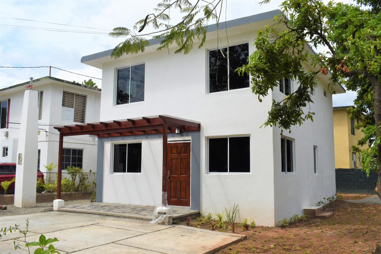 House for Sale   Kingston 8