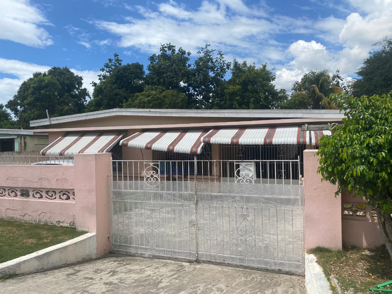 House for Sale   Kingston 20