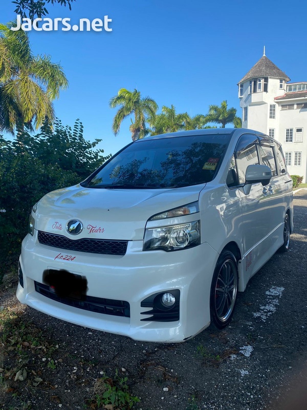 Toyota Voxy 2,0L 2011