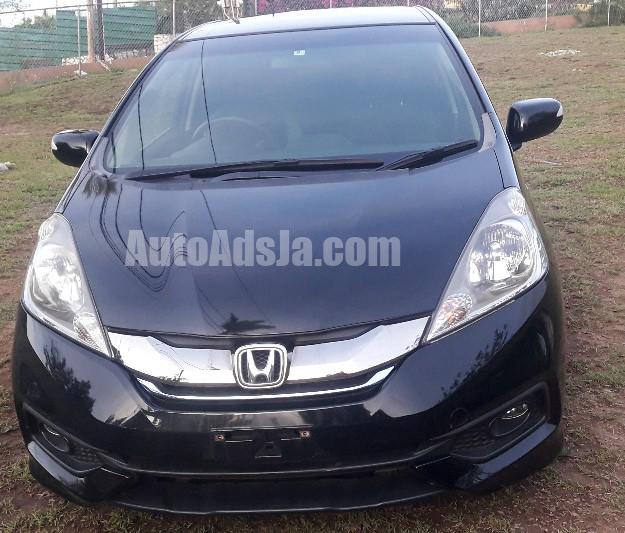 2014 Honda Fit Shuttle hybrid