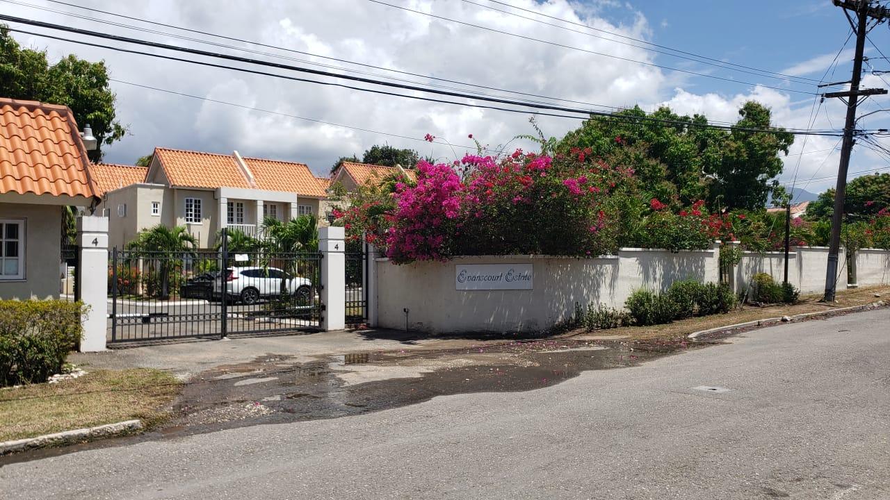 Townhouse for Sale   Kingston 10