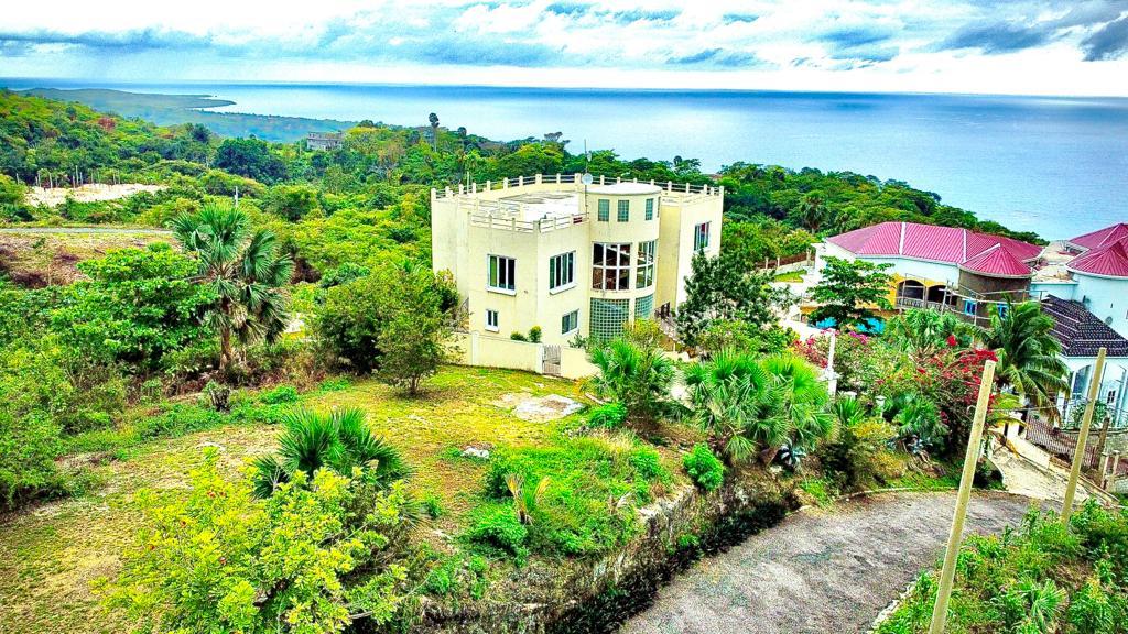House for Sale   White House WD