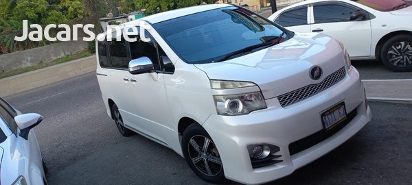Toyota Voxy 2,0L 2013