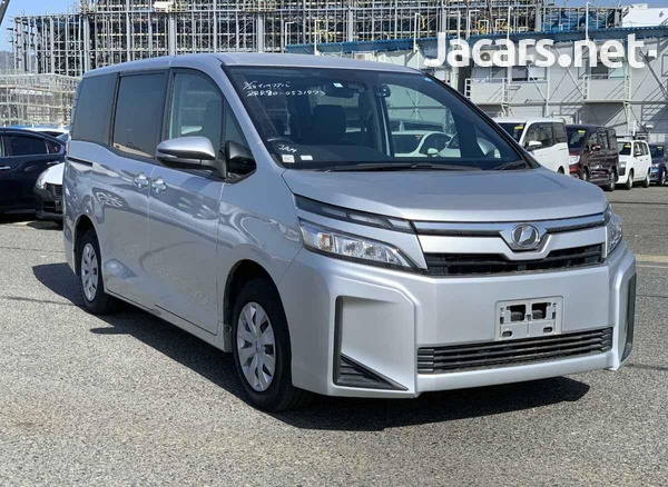 Toyota Voxy 2,0L 2019