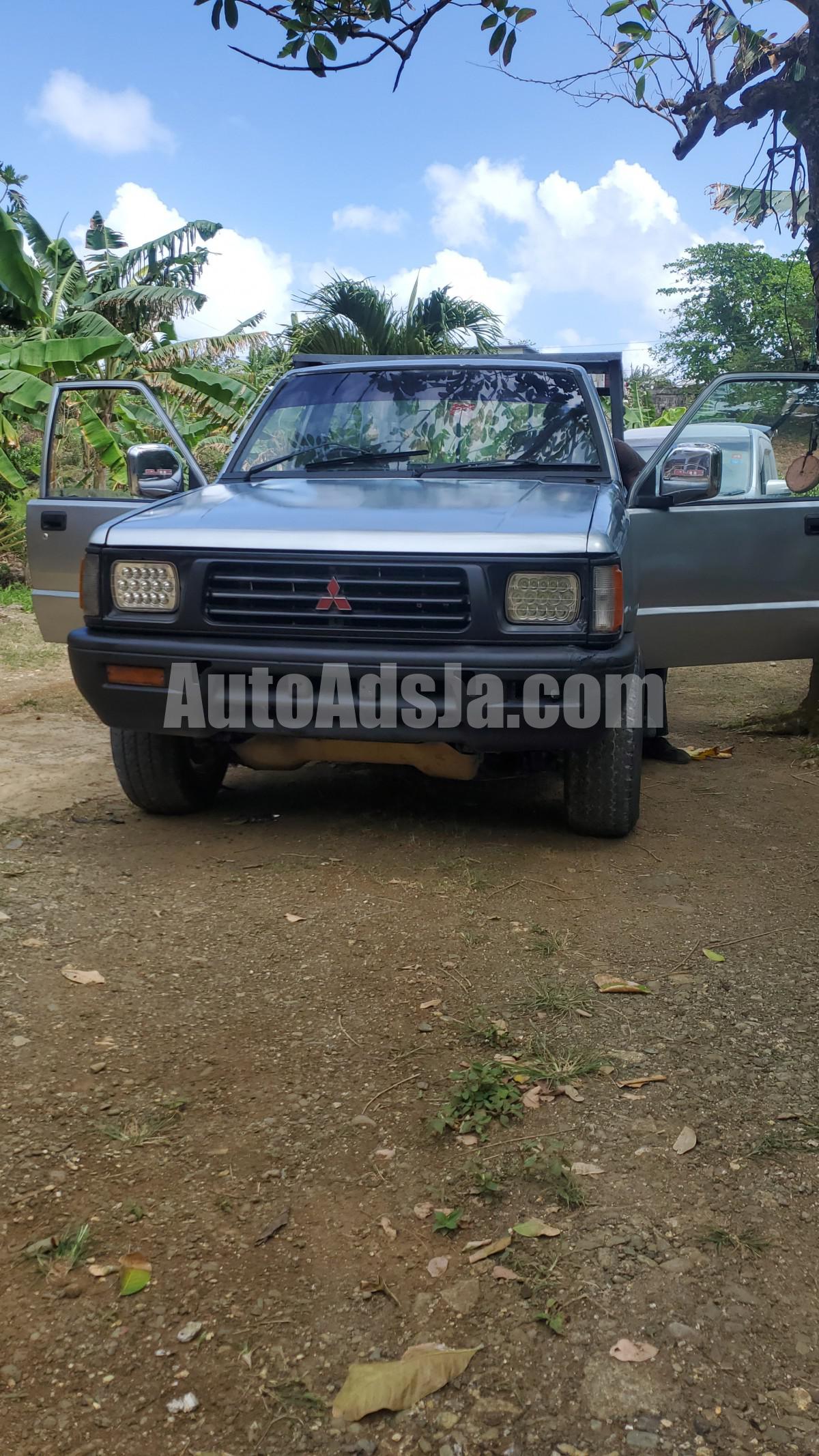 2000 Mitsubishi L200