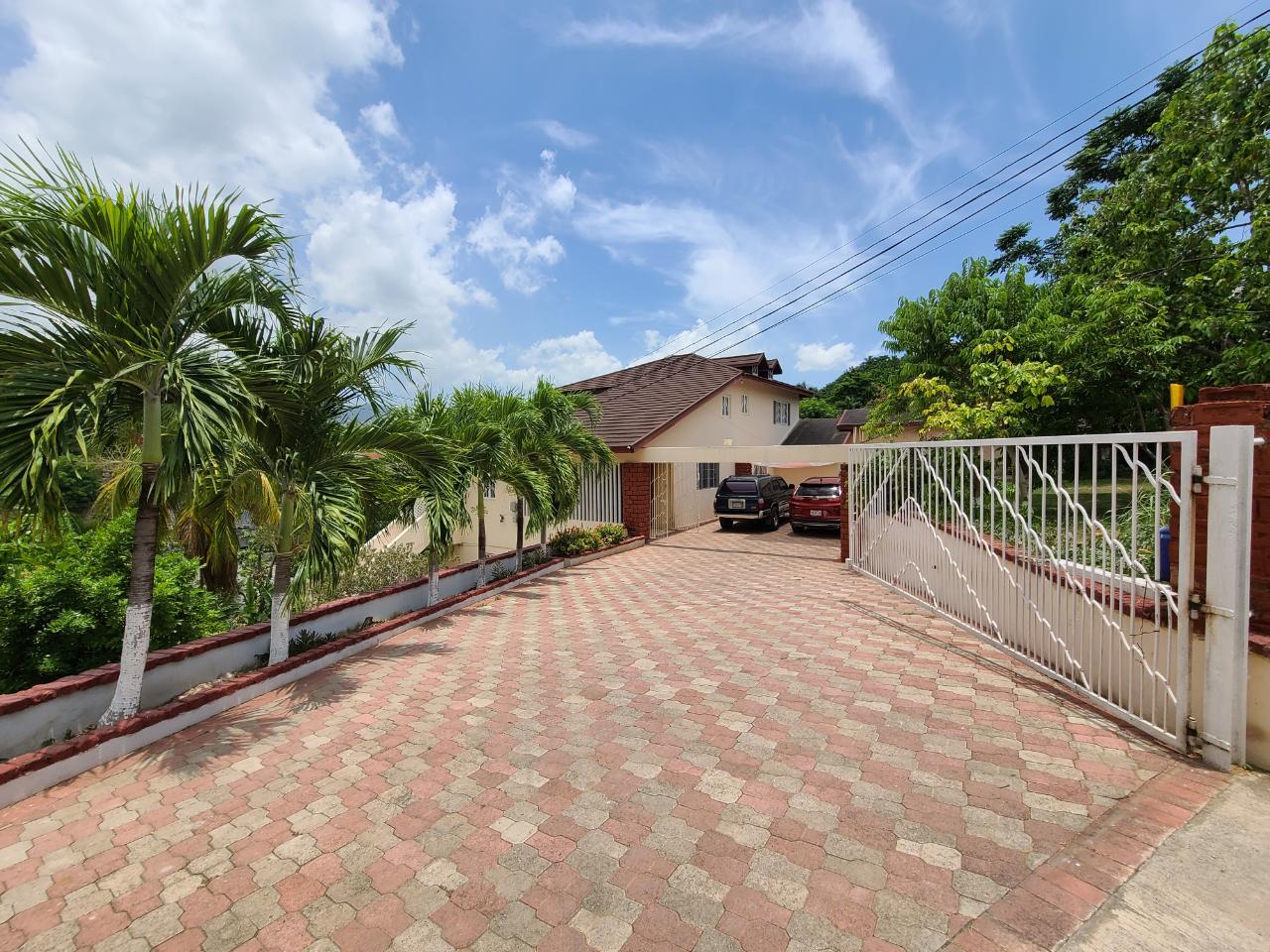 House for Sale   Kingston 8