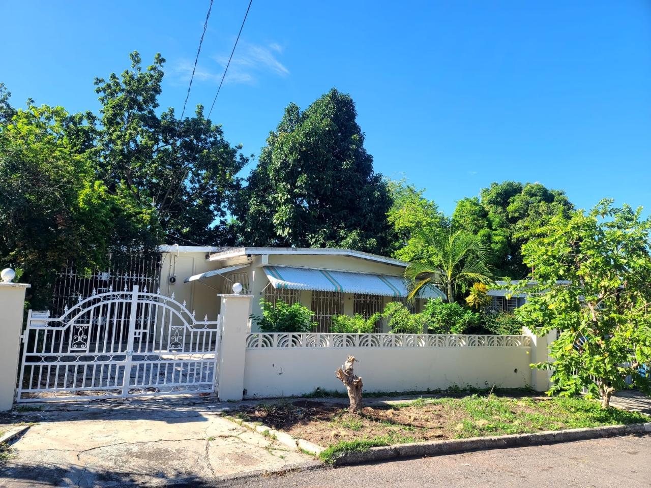 House for Sale   Kingston 20