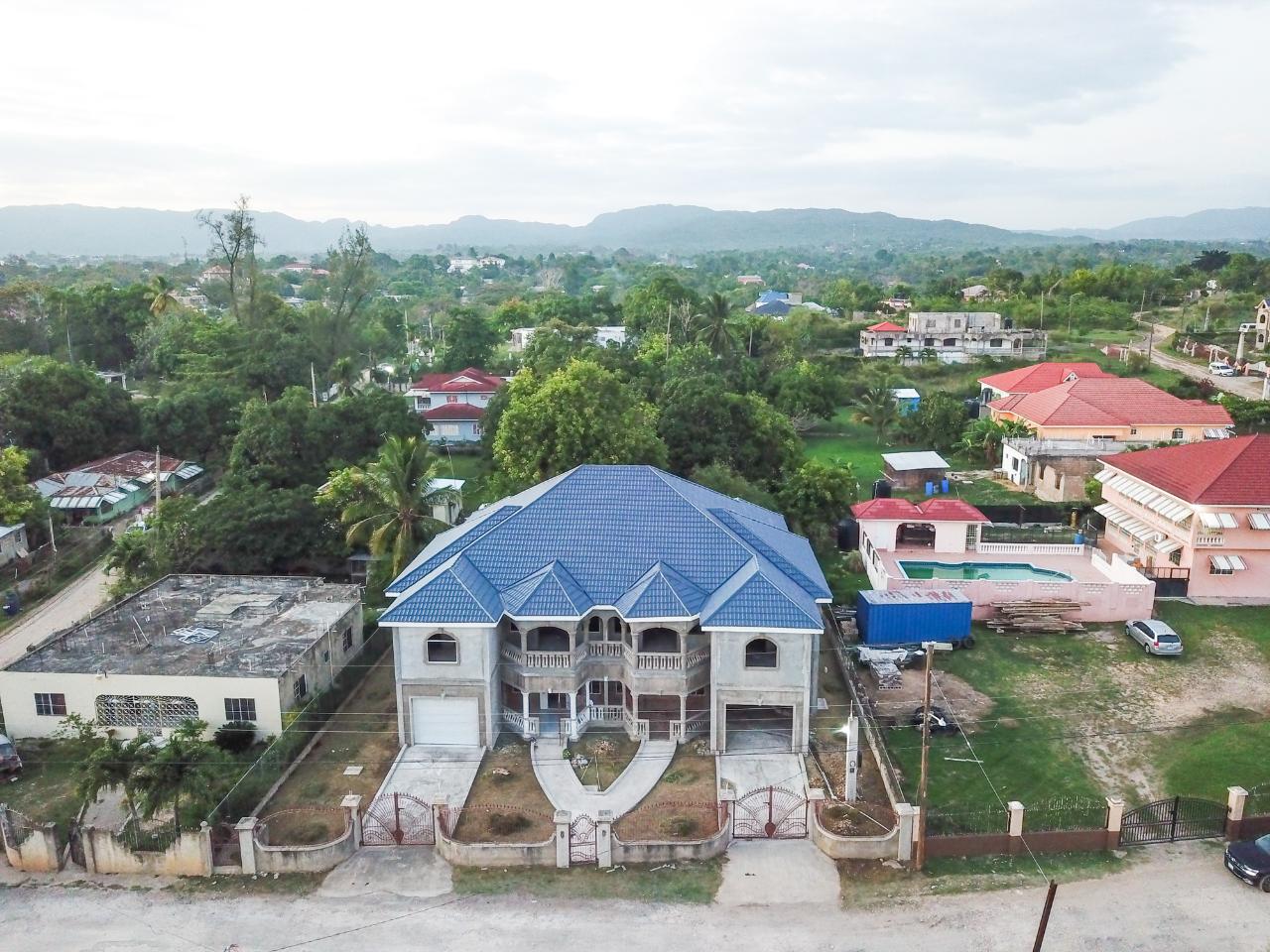 Townhouse for Sale   May Pen
