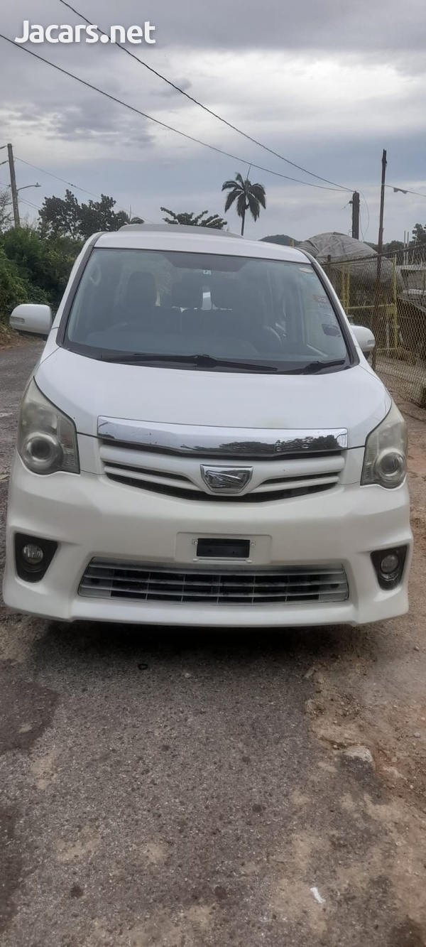 Toyota Noah 2,0L 2010