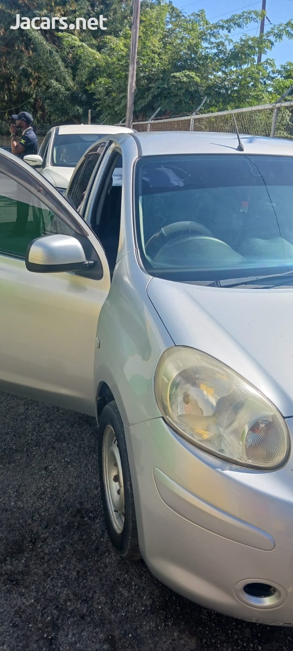 Nissan March 1,2L 2013