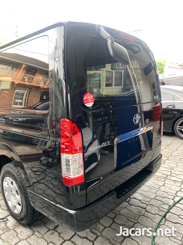 2016 Toyota Hiace