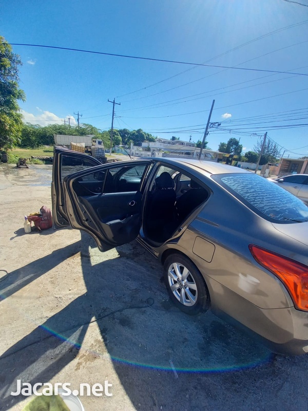 Nissan Versa 1,3L 2014