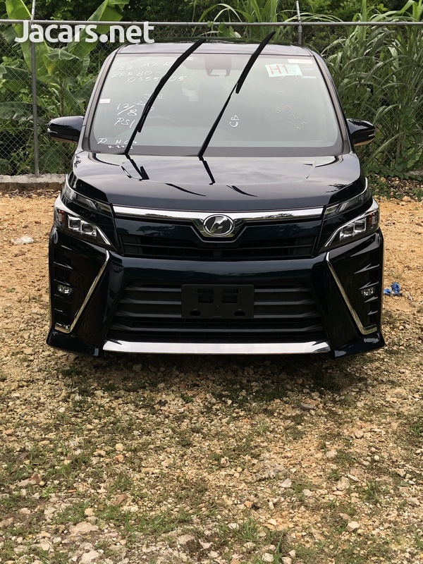 Toyota Voxy 2,0L 2017