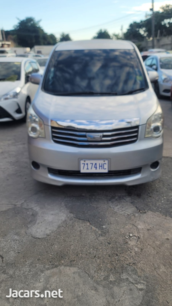 Toyota Noah 2,0L 2010