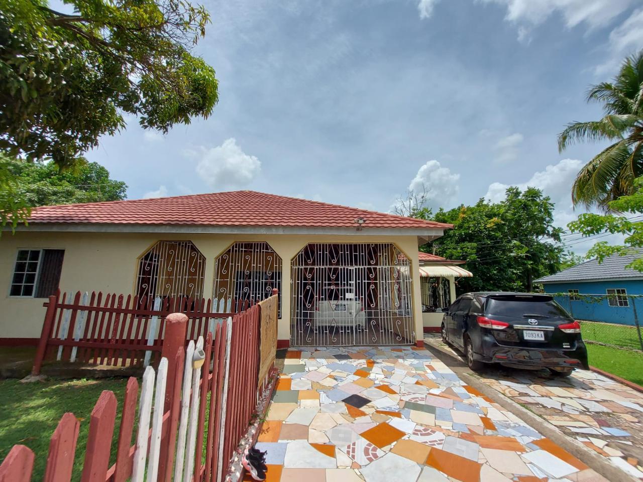 House for Sale   May Pen