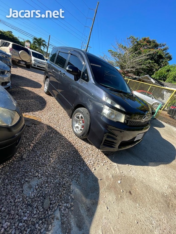 Toyota Voxy 2,0L 2011