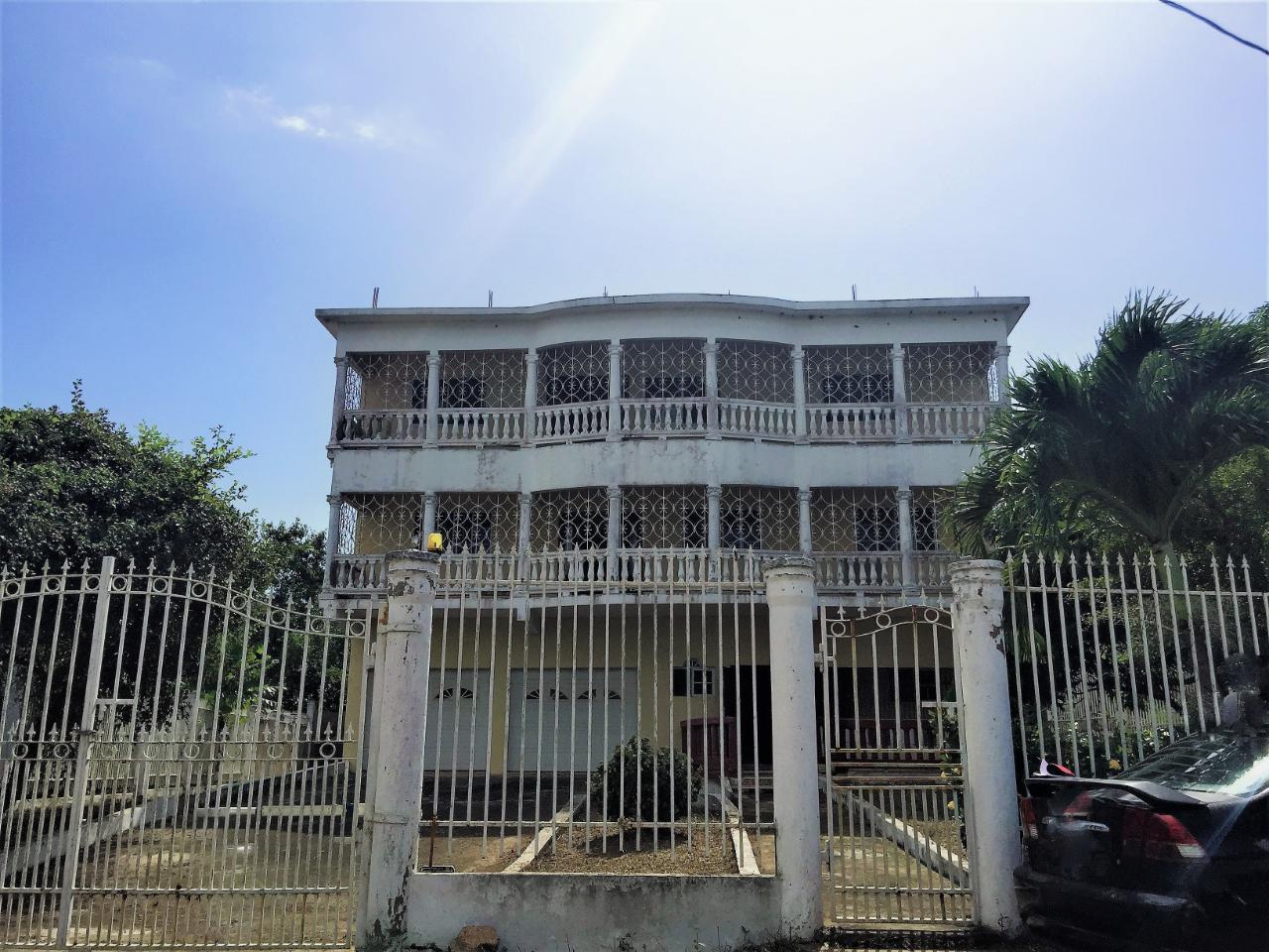 House for Sale   May Pen