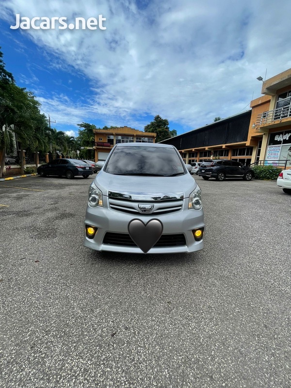 Toyota Noah 2,0L 2011