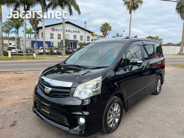 Toyota Noah 2,0L 2012
