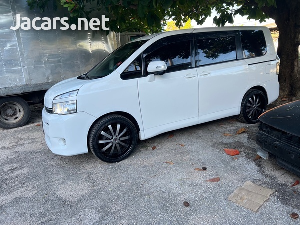 Toyota Voxy 2,0L 2011