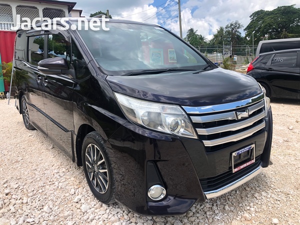 Toyota Noah 2,0L 2014
