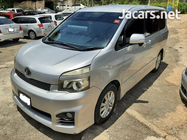 Toyota Voxy 3,0L 2010