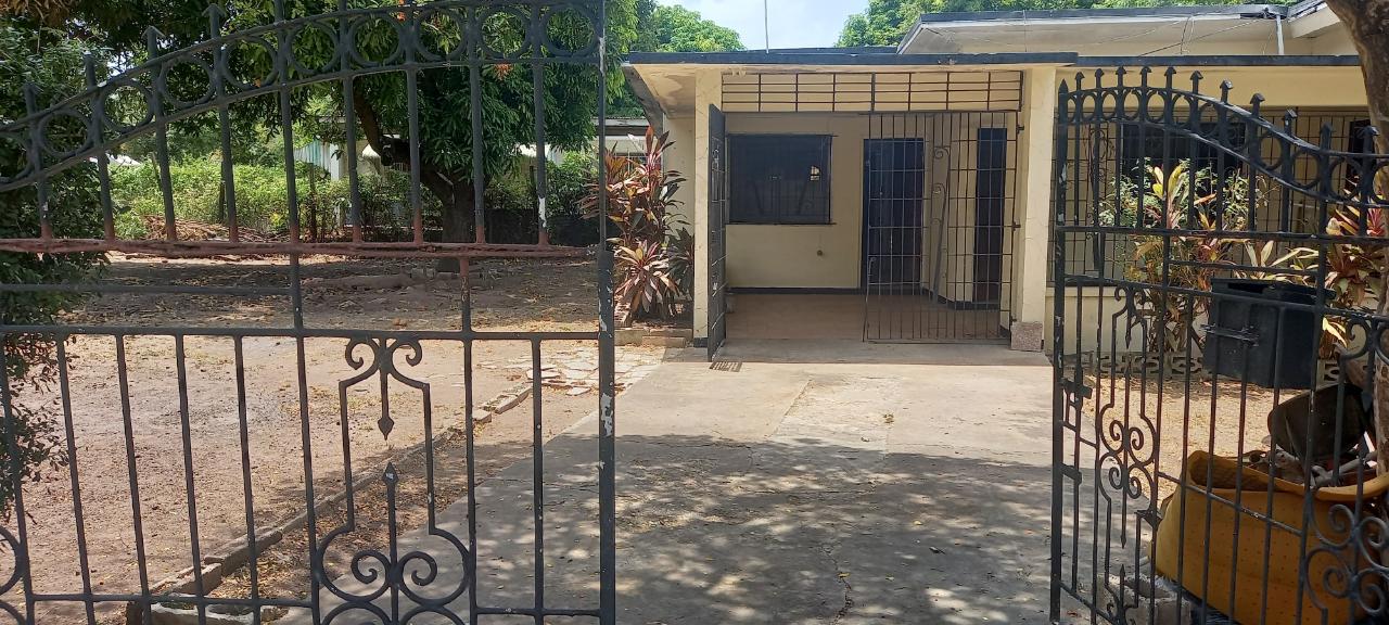 House for Sale   Molynes Gardens